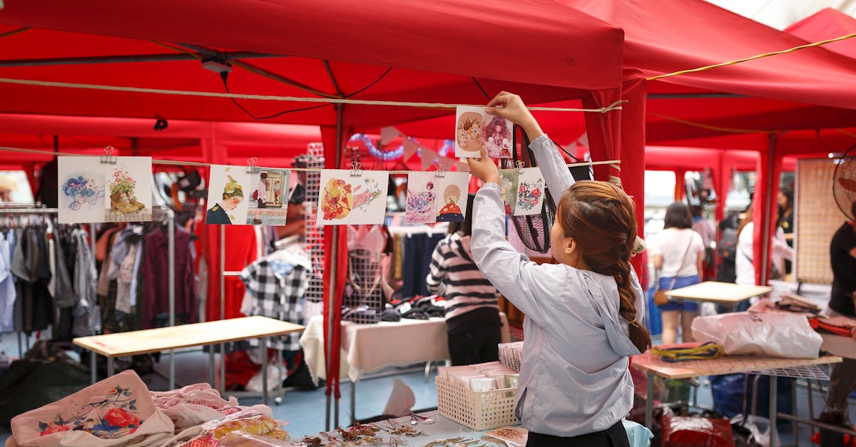 What to Consider When Customizing Curved Pop Up Exhibition Stands